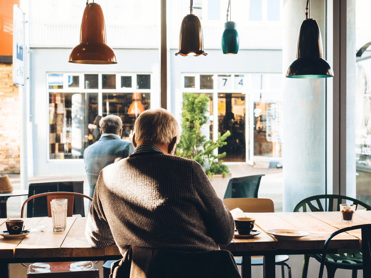 Senior man sitting in a coffee shop.